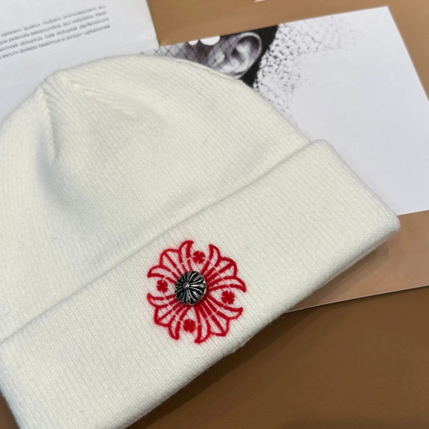 P66 🤍Chrome hearts new autumn and winter embroidered cross knitted hat🧶 One of the must-have hats in autumn and winter~ It really looks good on whoever wears it~, it is also a perfect match in black and white and gray in autumn~